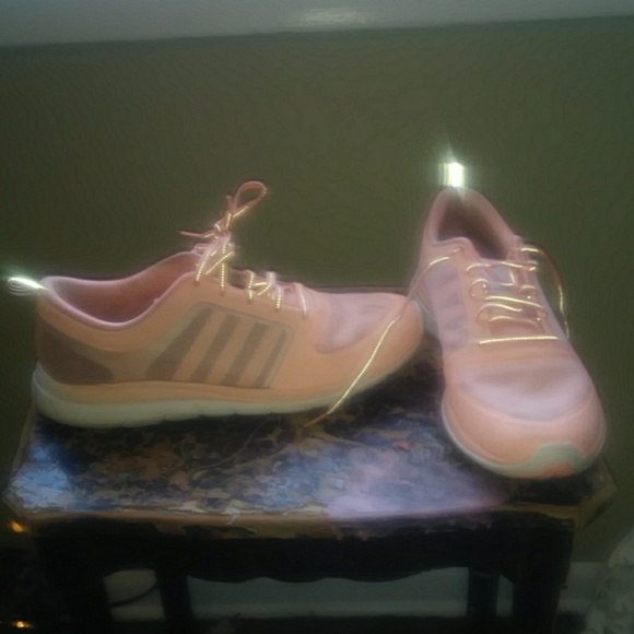 Gently used shoes - Picture 4 of 7